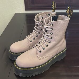 Jadon Platform Boot Dr. Martens